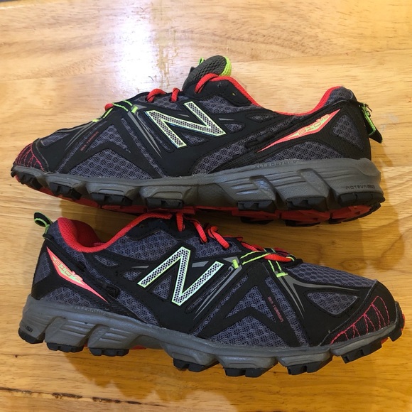 New Balance Shoes - New Balance 610 Running Shoe, size 7.5 Wide, excellent condition- worn one time